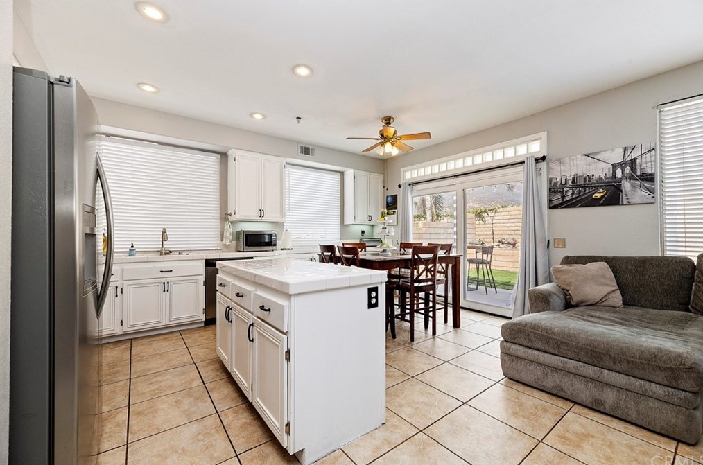 14938 Fox Rdg Dr, Fontana CA 92336-1103 exterior