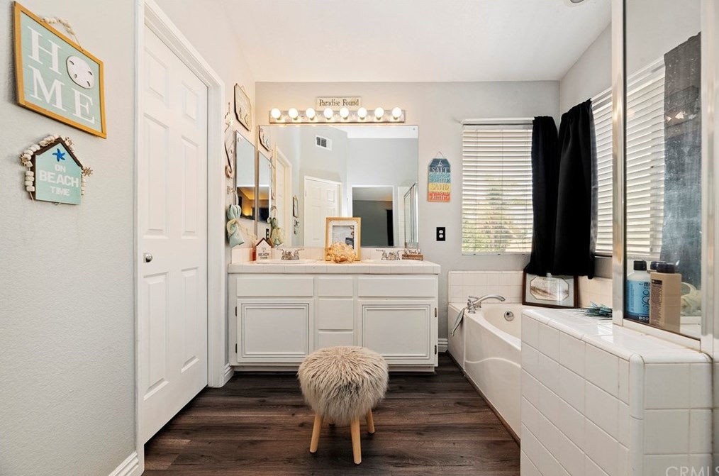 14938 Fox Rdg Dr, Fontana CA 92336-1103 exterior