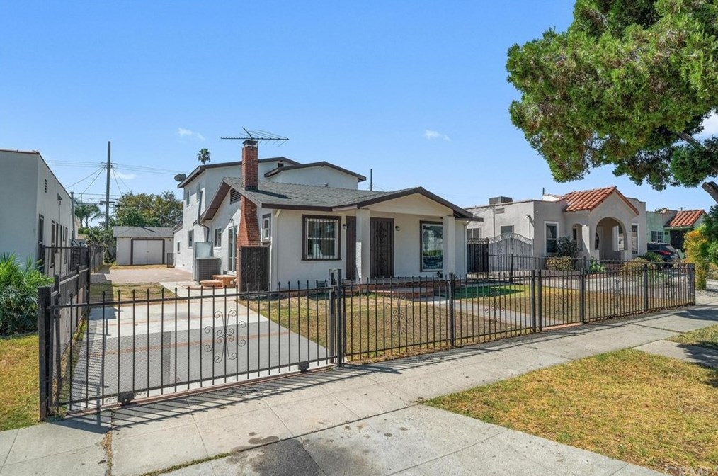 1834 84th St, Los Angeles CA  90001-4013 exterior