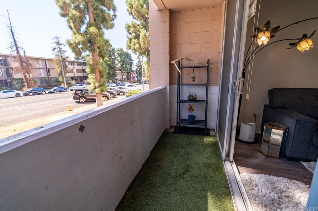 421 La Fayette Park Pl, Los Angeles CA  90026-4719 exterior