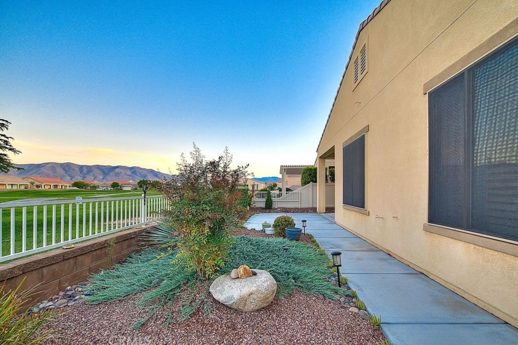 10575 Green Valley Rd, Apple Valley CA  92308-3689 exterior