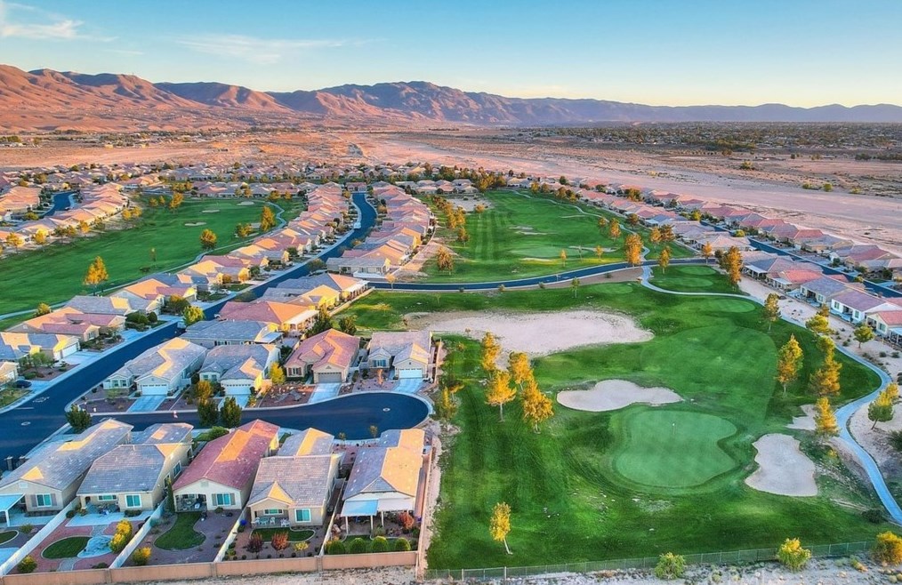10575 Green Valley Rd, Apple Valley CA  92308-3689 exterior