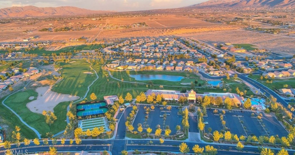 10575 Green Valley Rd, Apple Valley CA  92308-3689 exterior