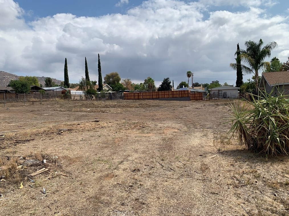 11896 Hubbard St, Moreno Valley CA  92557-6439 exterior