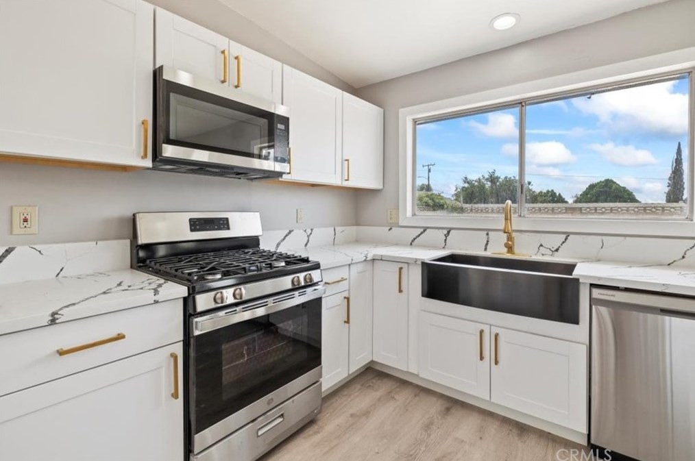17885 Athol St, Fontana CA  92335-5127 exterior