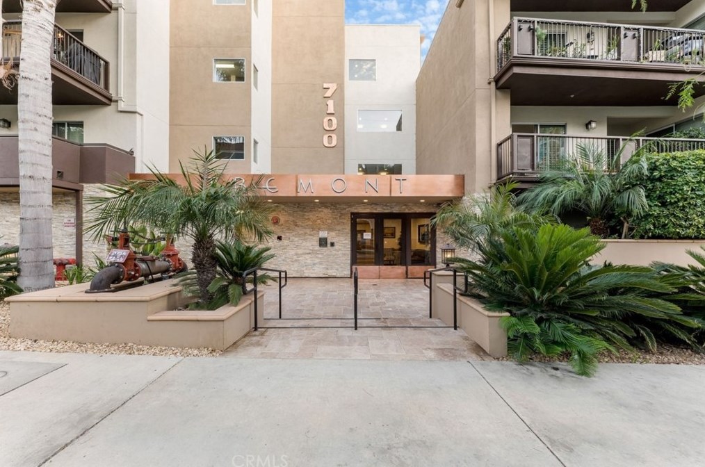 7100 Alvern St, Los Angeles CA  90045-3813 exterior