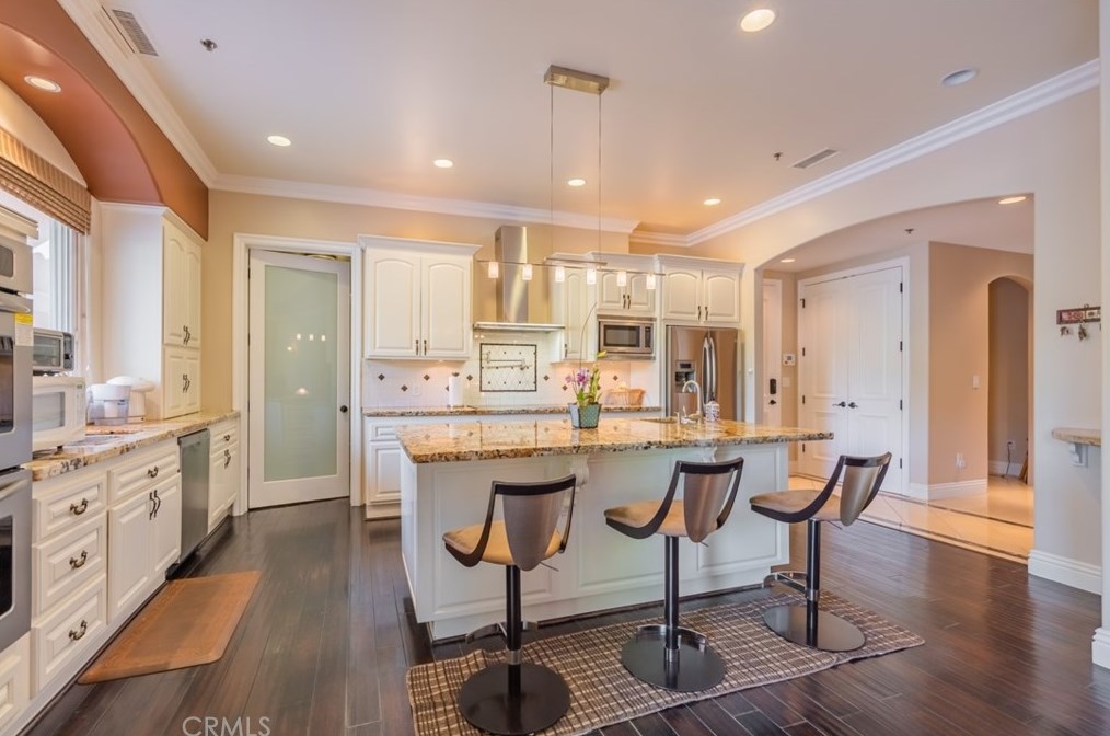 820 Deep Springs Dr, Claremont CA  91711-1402 exterior