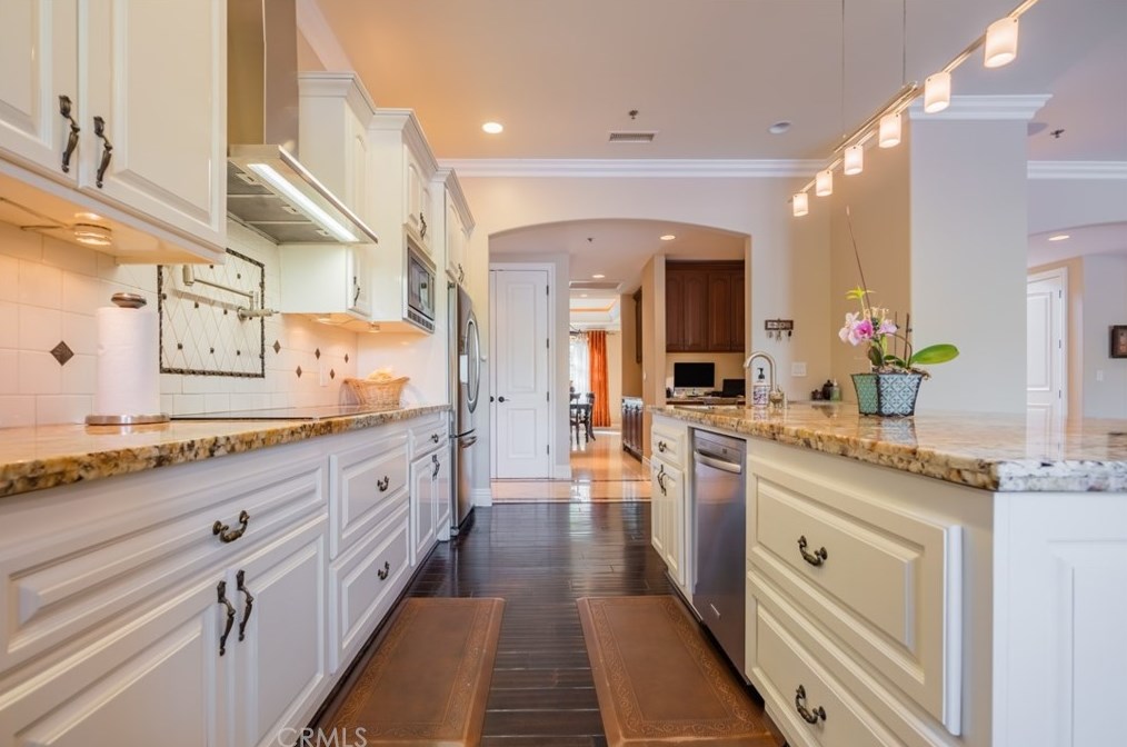 820 Deep Springs Dr, Claremont CA  91711-1402 exterior