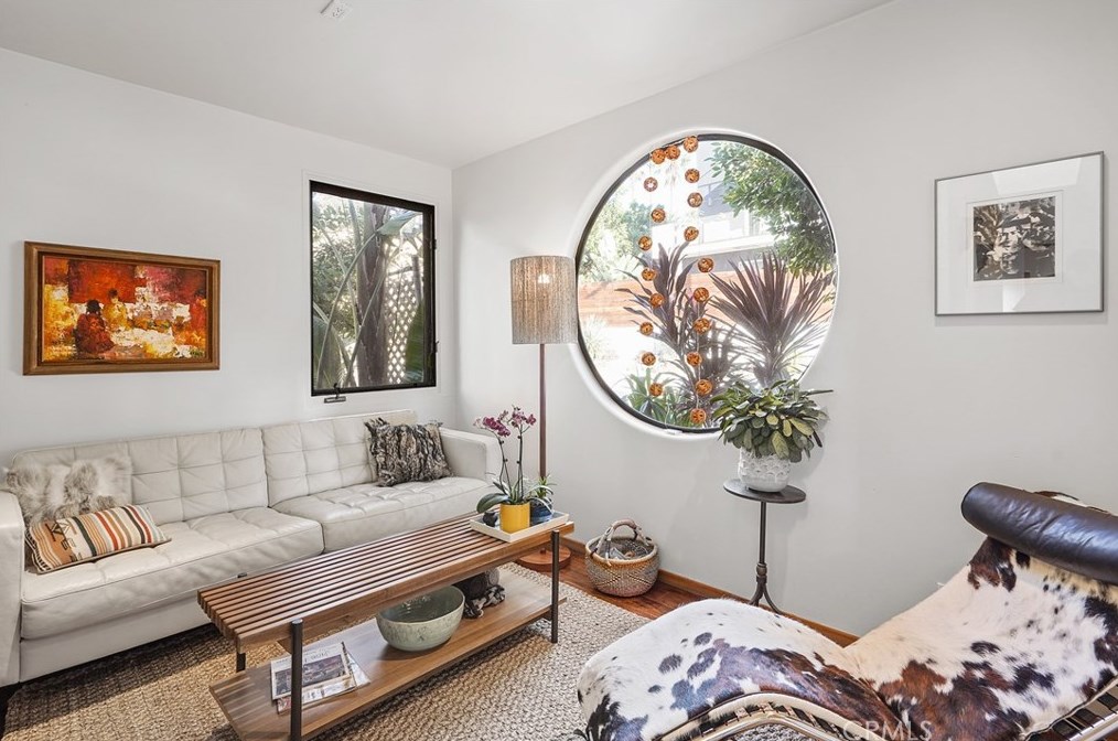 811 Maltman Ave, Los Angeles CA  90026-2711 exterior