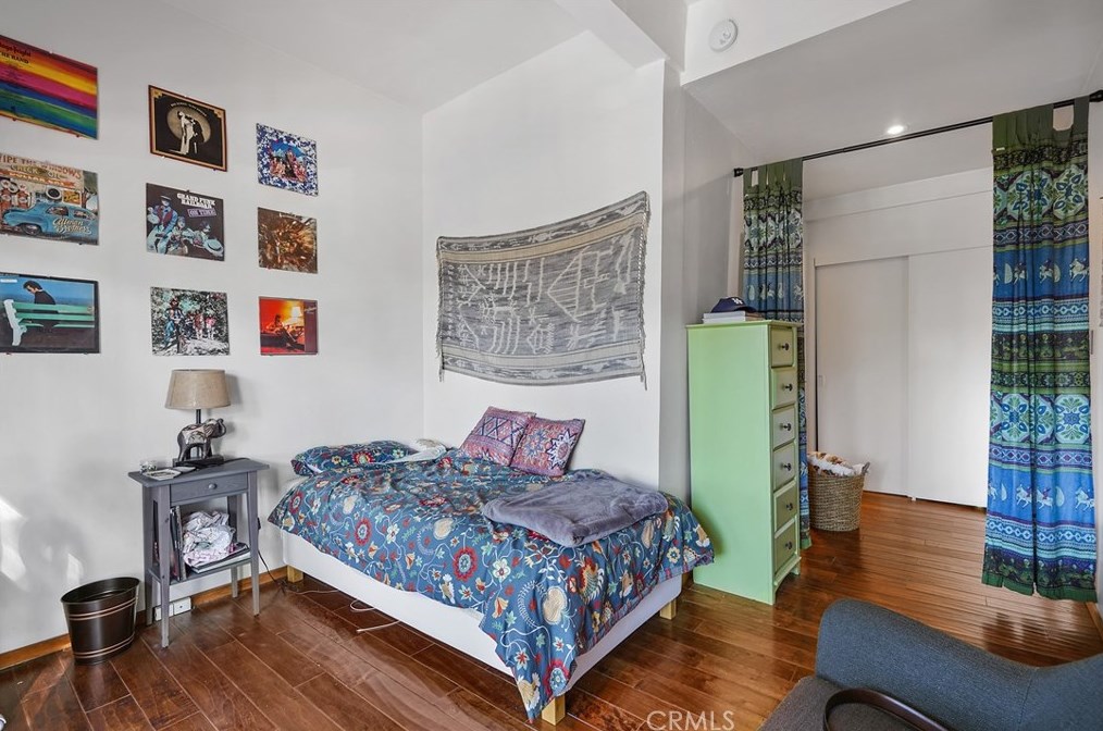 811 Maltman Ave, Los Angeles CA  90026-2711 exterior