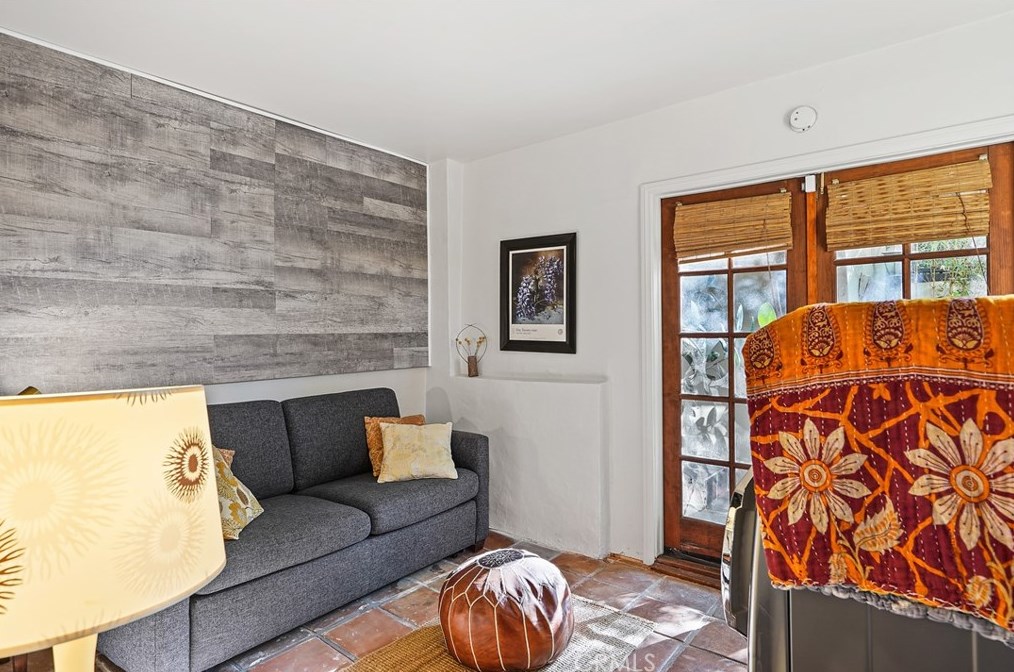 811 Maltman Ave, Los Angeles CA  90026-2711 exterior