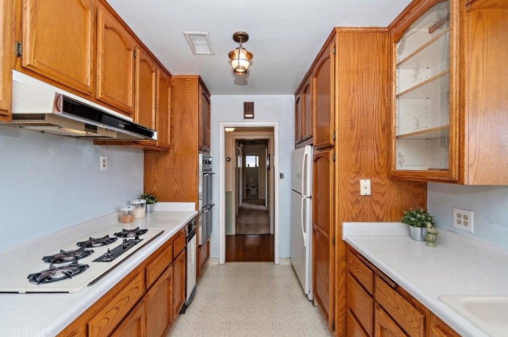 15015 Crestoak Dr, La Mirada CA  90638-4547 exterior