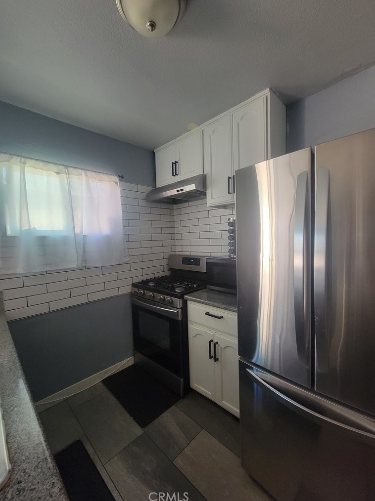 1816 83rd St, Los Angeles CA  90001-4009 exterior