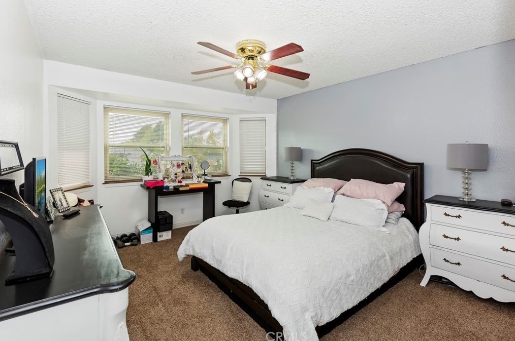 8135 C Ave, Hesperia CA  92345-5906 exterior