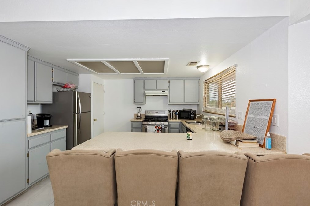 8135 C Ave, Hesperia CA  92345-5906 exterior