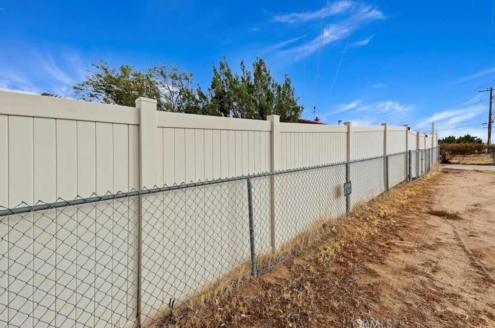 8135 C Ave, Hesperia CA  92345-5906 exterior