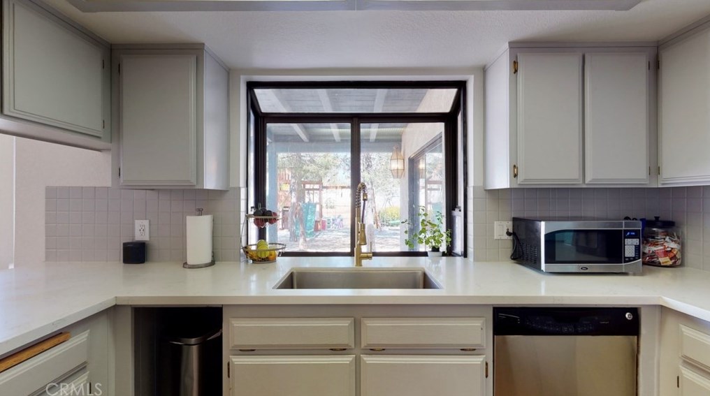 14795 Apple Valley Rd, Apple Valley CA  92307-5105 exterior