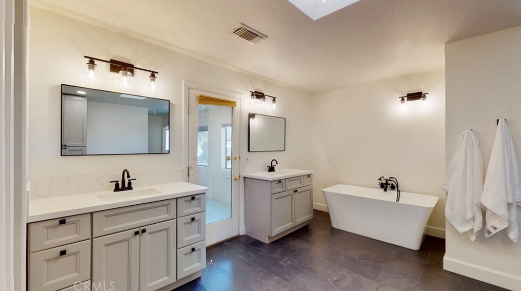 14795 Apple Valley Rd, Apple Valley CA  92307-5105 exterior