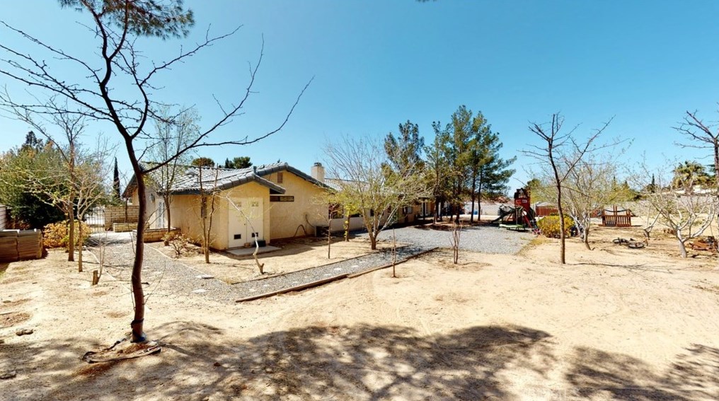 14795 Apple Valley Rd, Apple Valley CA  92307-5105 exterior