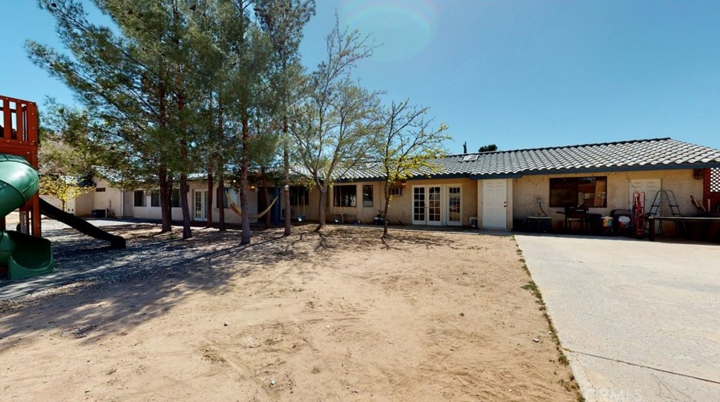 14795 Apple Valley Rd, Apple Valley CA  92307-5105 exterior