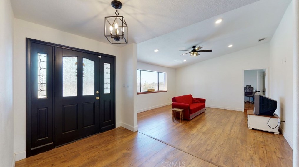 14795 Apple Valley Rd, Apple Valley CA  92307-5105 exterior