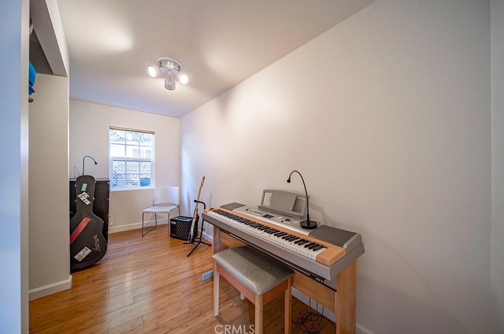 1866 Lundy Ave, Pasadena CA  91104-1054 exterior