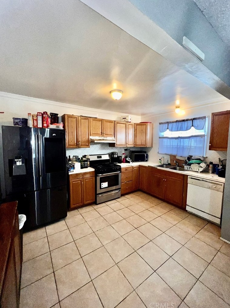 2275 Kathryn Ave, Pomona CA  91766-6325 exterior