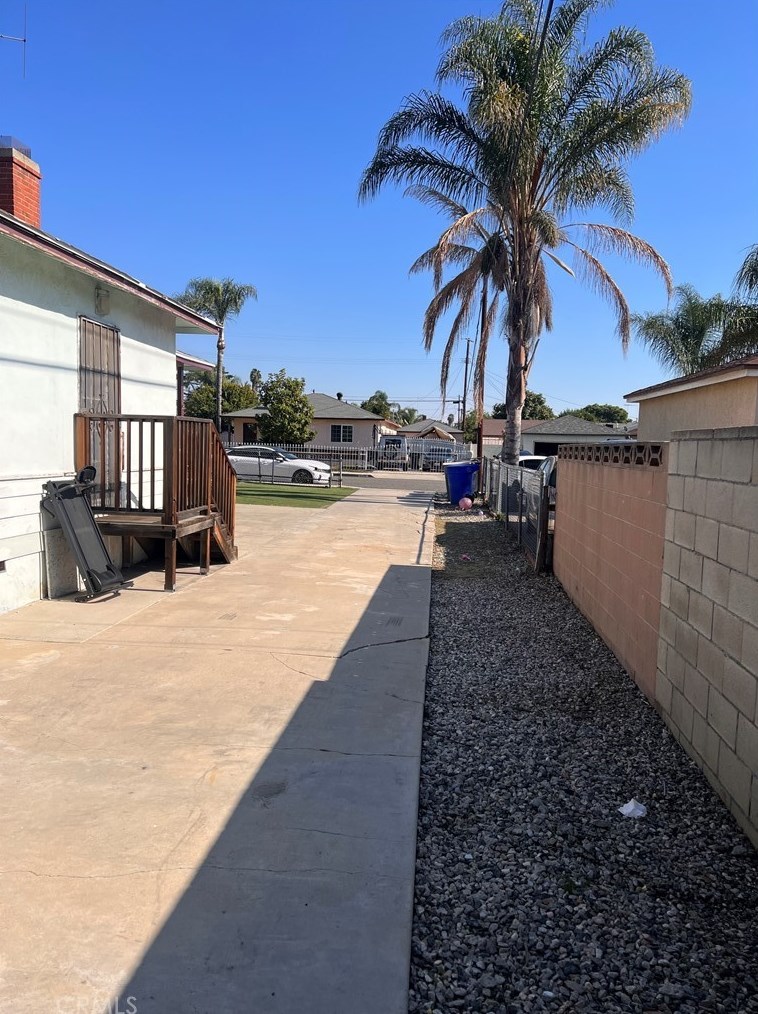 2275 Kathryn Ave, Pomona CA  91766-6325 exterior