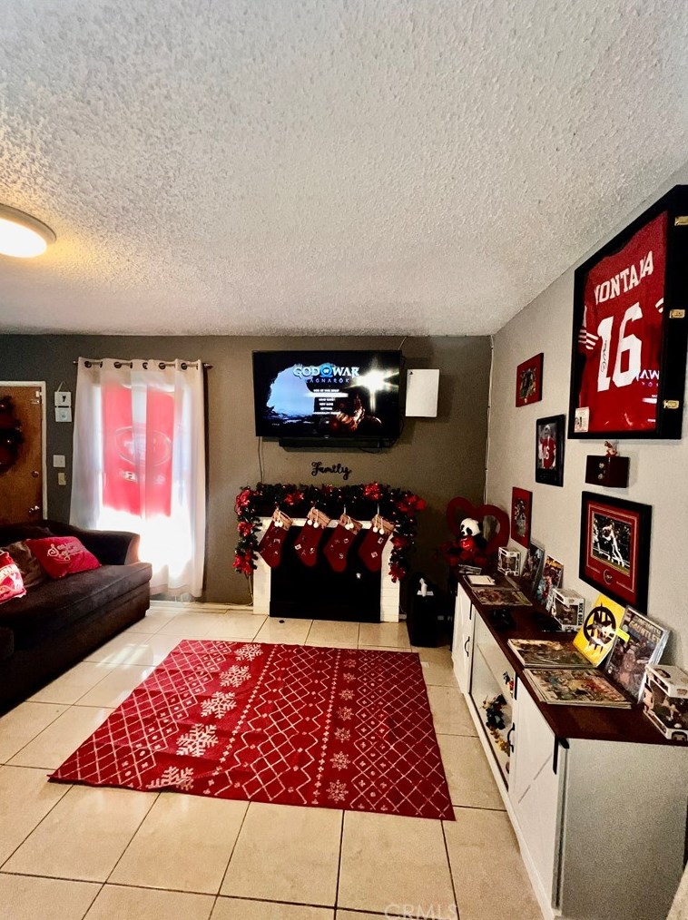 2275 Kathryn Ave, Pomona CA  91766-6325 exterior