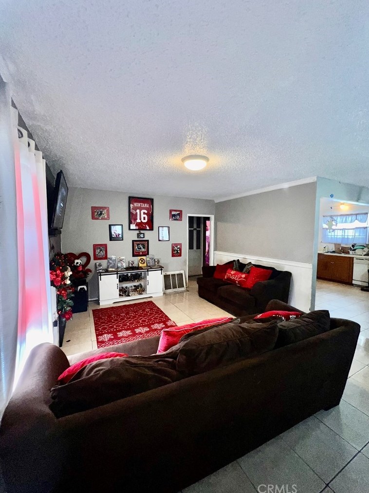 2275 Kathryn Ave, Pomona CA  91766-6325 exterior