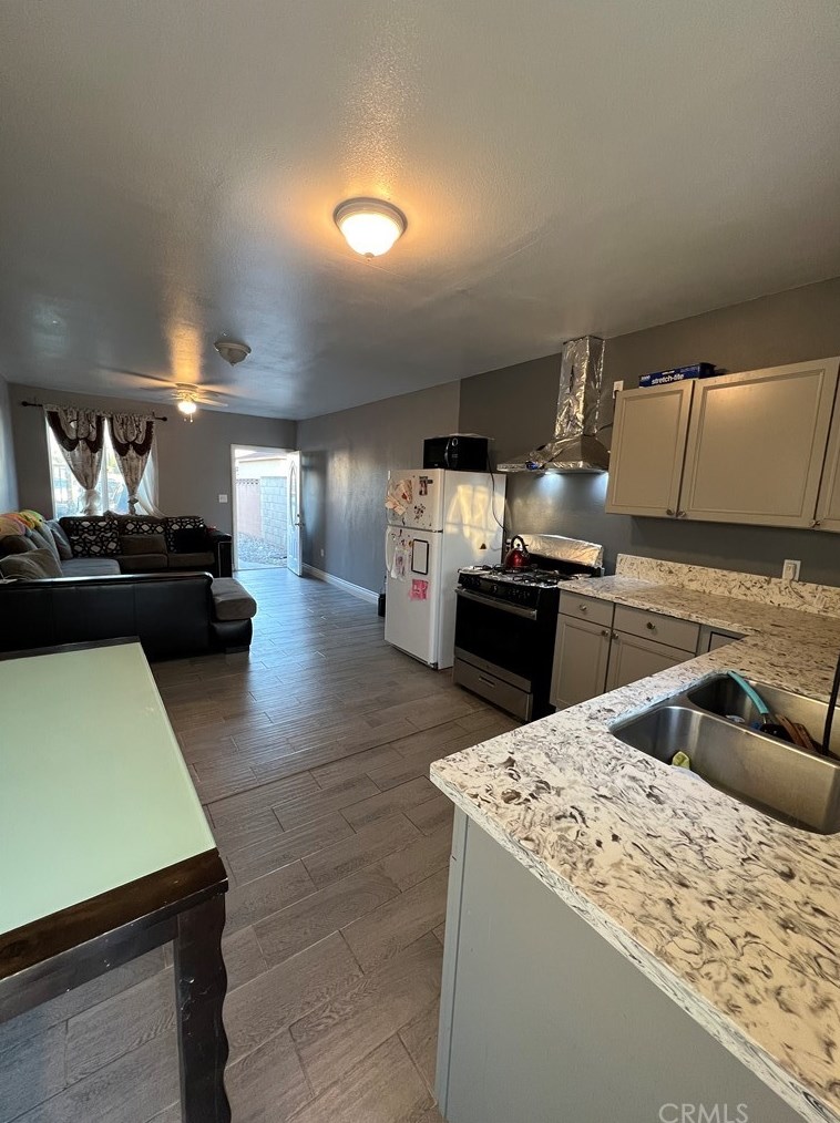 2275 Kathryn Ave, Pomona CA  91766-6325 exterior