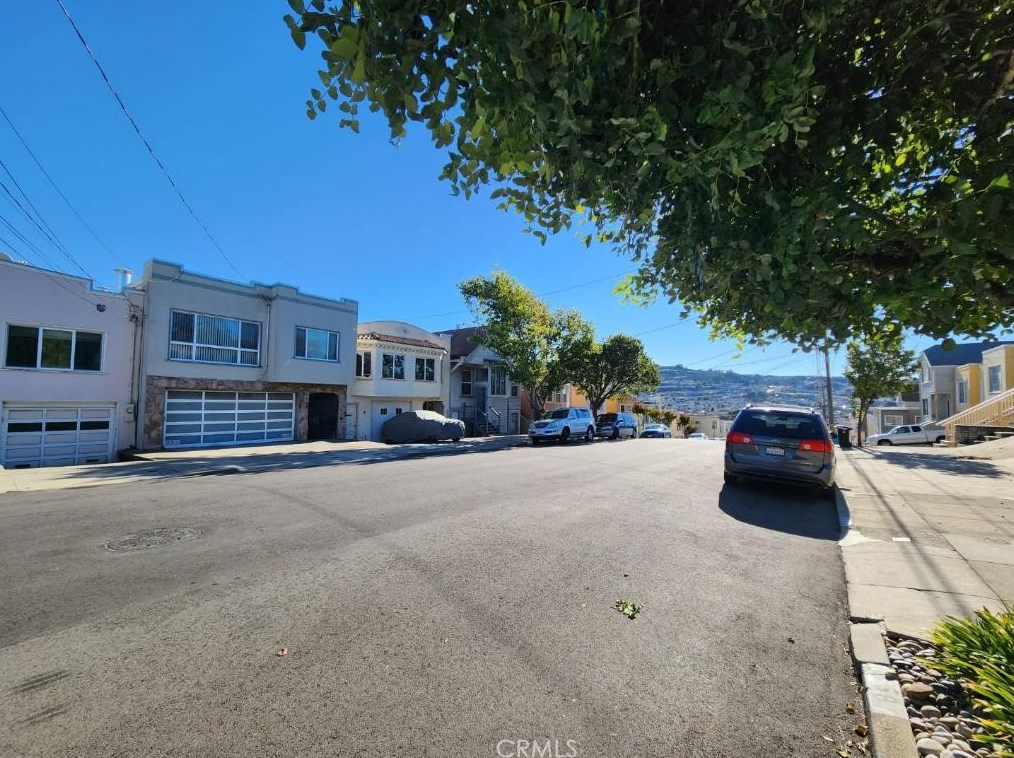 667 Edinburgh St, San Francisco, CA 94112
