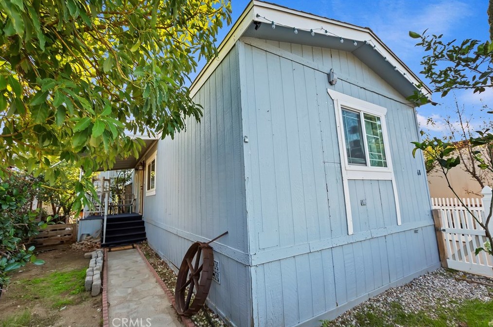 8221 Ilex St, Fontana CA  92335-2942 exterior