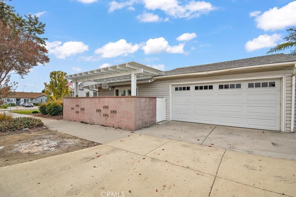 802 J St, Ontario CA  91762-2233 exterior