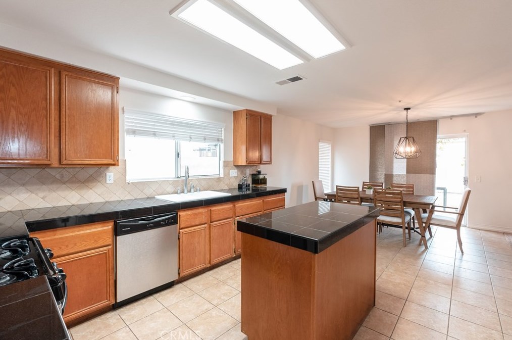 15029 Fox Ridge Dr, Fontana CA  92336-1101 exterior