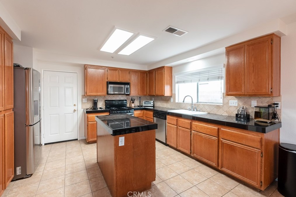 15029 Fox Ridge Dr, Fontana CA  92336-1101 exterior