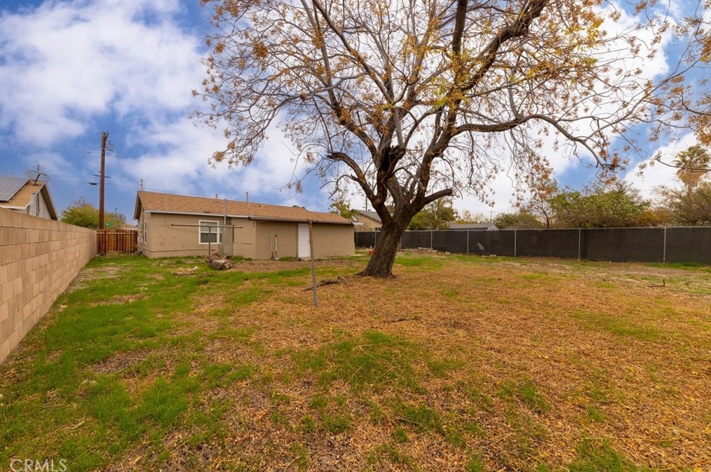 15349 Pine Ave, Fontana CA  92335-4370 exterior