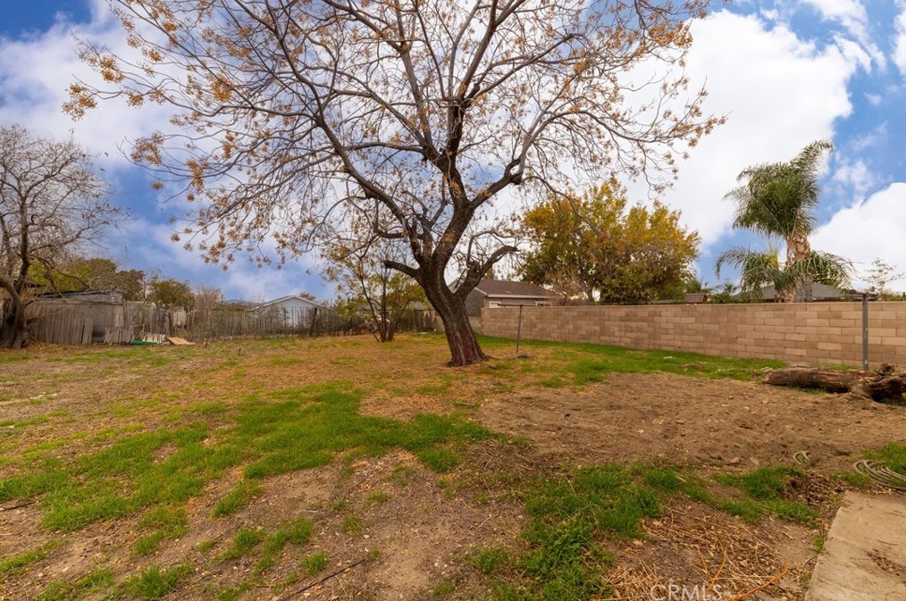 15349 Pine Ave, Fontana CA  92335-4370 exterior