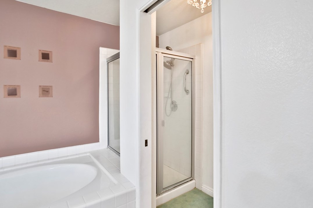 12390 Iroquois Rd, Apple Valley CA  92308-6890 exterior