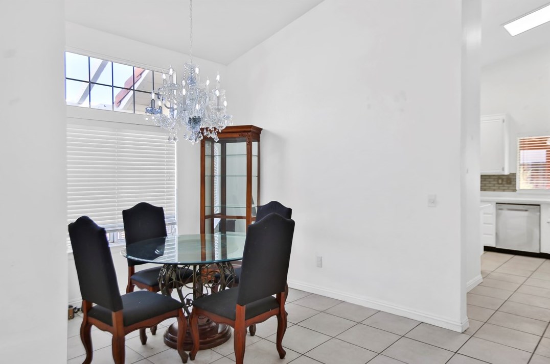 12390 Iroquois Rd, Apple Valley CA  92308-6890 exterior