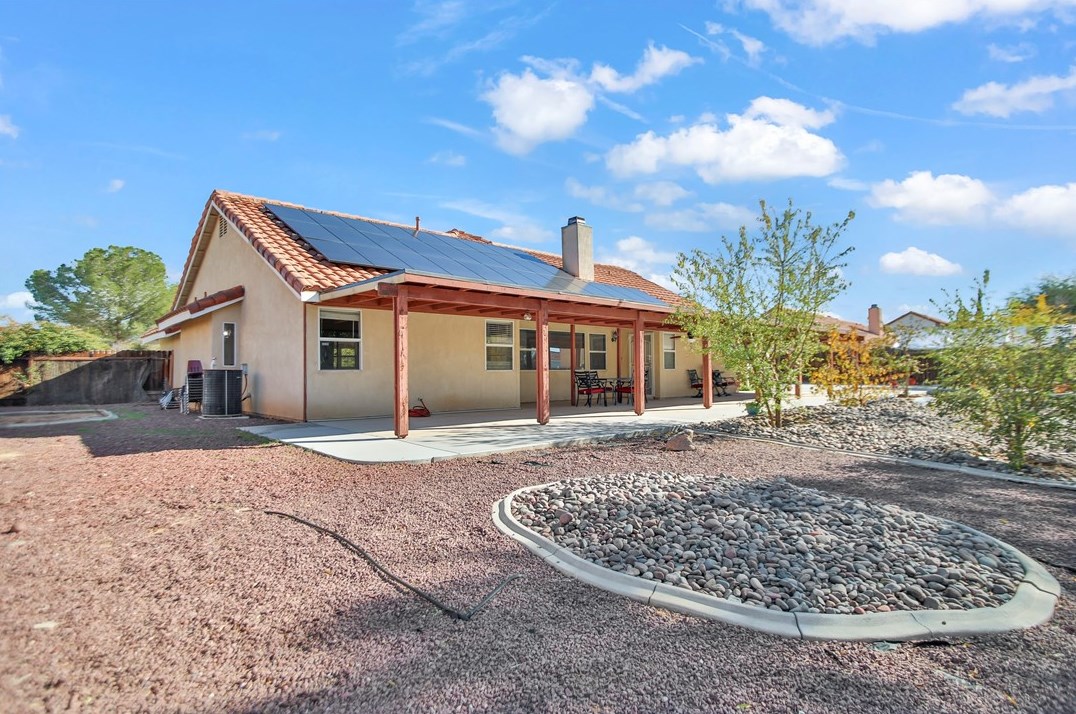 12390 Iroquois Rd, Apple Valley CA  92308-6890 exterior