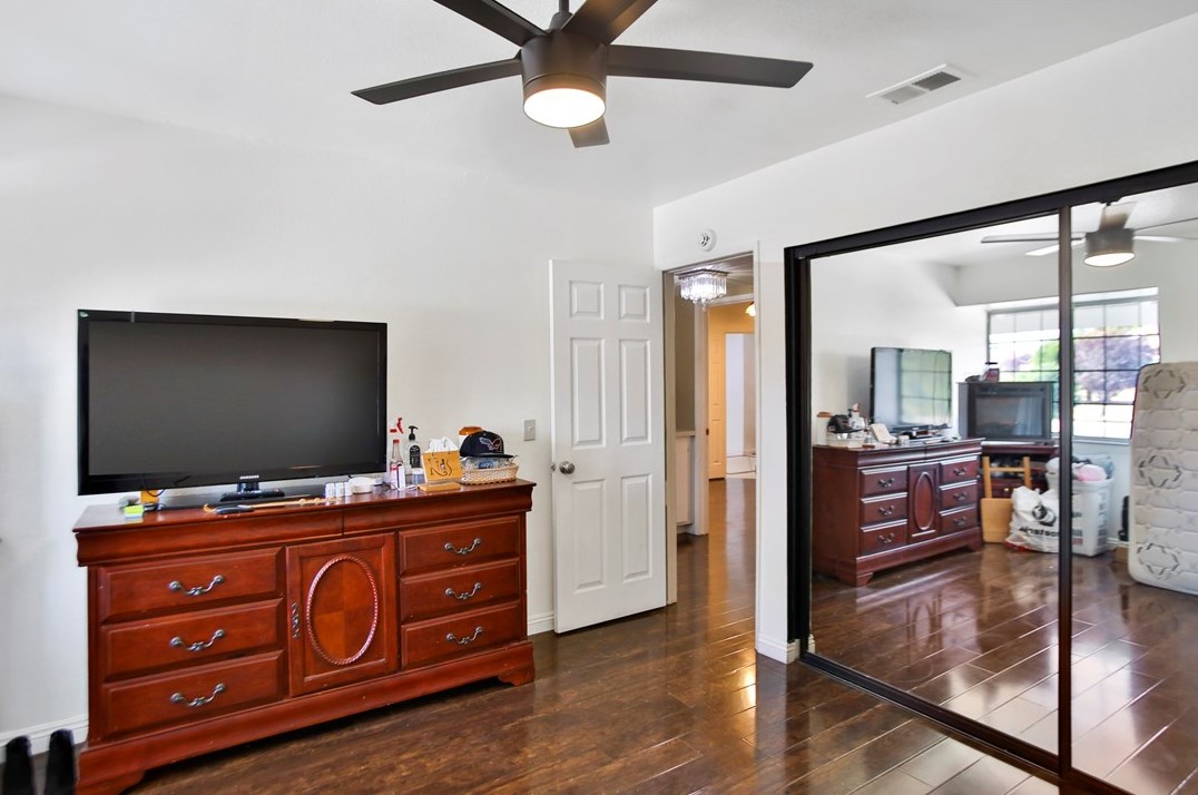 12390 Iroquois Rd, Apple Valley CA  92308-6890 exterior