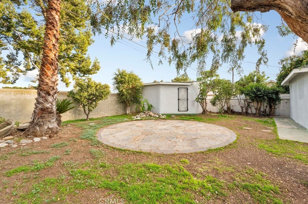 12112 Mckinley Ave, Los Angeles CA  90011-5408 exterior