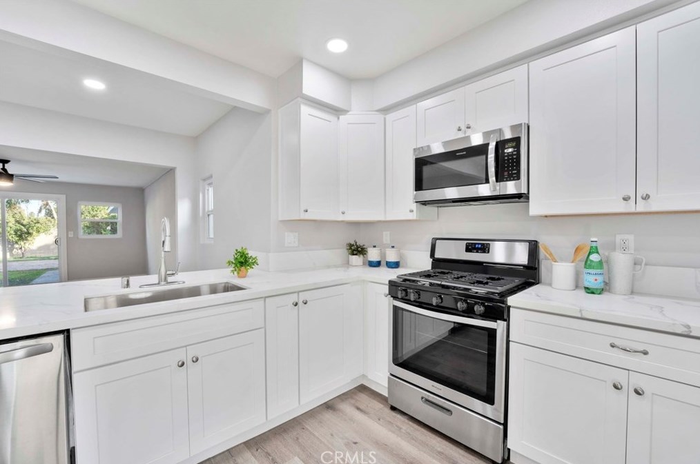 12112 Mckinley Ave, Los Angeles CA  90059-2740 exterior