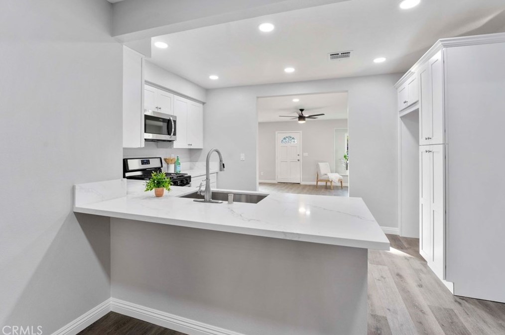 12112 Mckinley Ave, Los Angeles CA  90011-5408 exterior