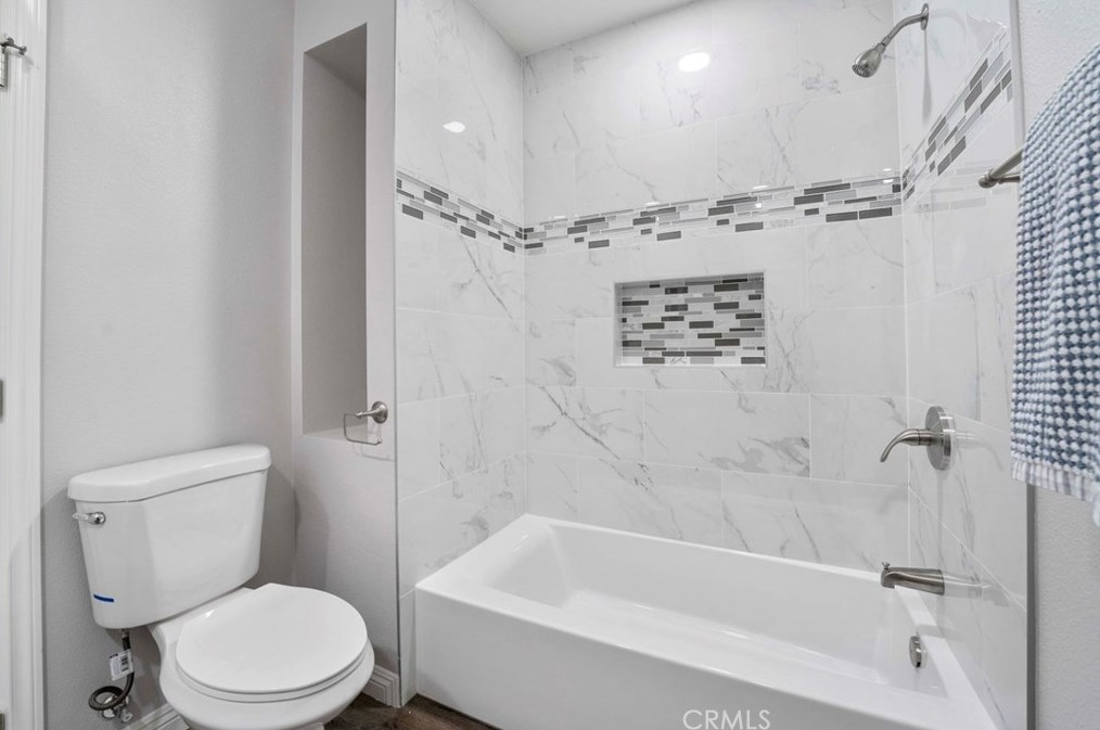 12112 Mckinley Ave, Los Angeles CA  90011-5408 exterior