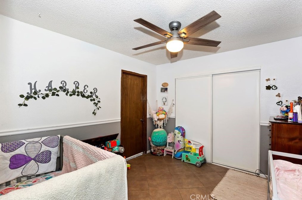 17991 Palm Dr, Hesperia CA  92345-6952 exterior