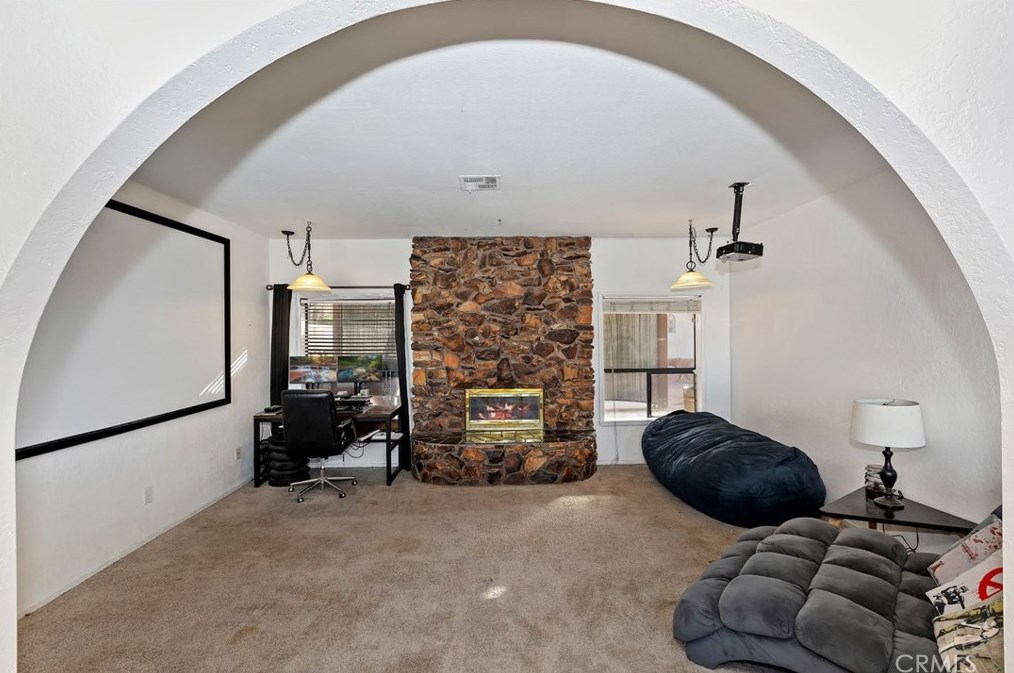 17991 Palm Dr, Hesperia CA  92345-6952 exterior