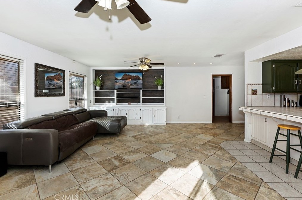 17991 Palm Dr, Hesperia CA  92345-6952 exterior