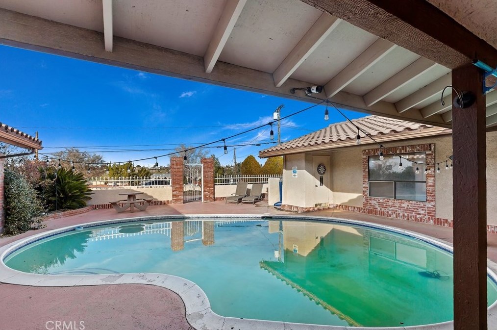 17991 Palm Dr, Hesperia CA  92345-6952 exterior